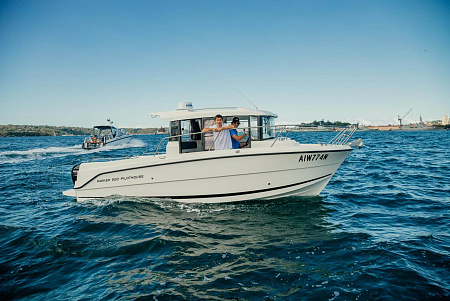 Катер Parker 800 Pilothouse